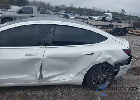 2020 Tesla Model 3 Standard Range Plus Rear-Wheel Drive/Standard Range Rear-Wheel Drive z USA, uszkodzony, nr VIN 5YJ3E1EA8LF645295